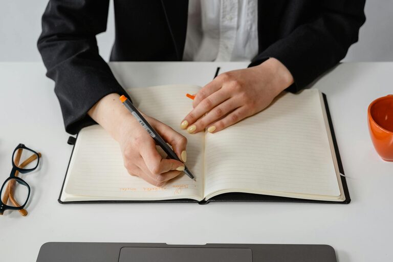 How to Journal for Clarity and Focus: A Simple Guide